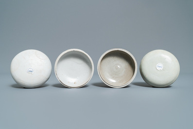 Treize bo&icirc;tes couvertes en porcelaine de Chine de Swatow de l'&eacute;pave Binh Tuan, Ming