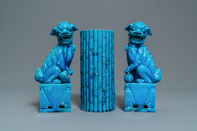 A pair of Chinese monochrome lavender blue vases, a turquoise hat stand and a pair of lions, 19/20th C.