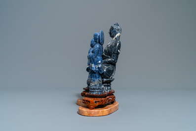 Deux groupes en lapis lazuli sculpt&eacute;, Chine, 20&egrave;me