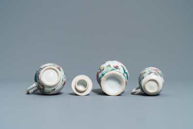 Un service &agrave; th&eacute; de 27 pi&egrave;ces en porcelaine de Chine famille rose &agrave; d&eacute;cor de paysages, Yongzheng/Qianlong