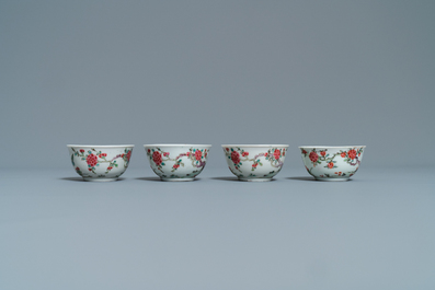 Un service &agrave; th&eacute; de 27 pi&egrave;ces en porcelaine de Chine famille rose &agrave; d&eacute;cor de paysages, Yongzheng/Qianlong