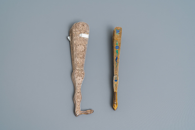 Deux &eacute;ventails en filigrane d'argent et argent &eacute;maill&eacute;, Chine, 19&egrave;me