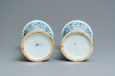 Une grande garniture de cinq vases en fa&iuml;ence de Delft en bleu et blanc, 19&egrave;me