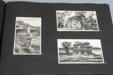 Un album de photos en noir et blanc d'un voyage en Chine, vers 1900-1920