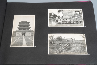 Un album de photos en noir et blanc d'un voyage en Chine, vers 1900-1920