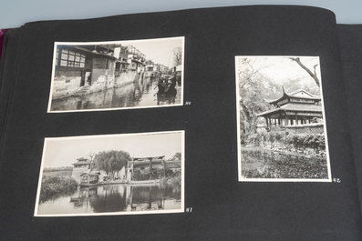 Un album de photos en noir et blanc d'un voyage en Chine, vers 1900-1920