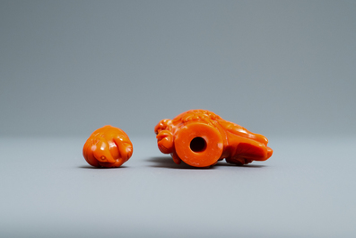 Une tabati&egrave;re en corail rouge figurant des oiseaux parmi fleurs, Chine, 19/20&egrave;me