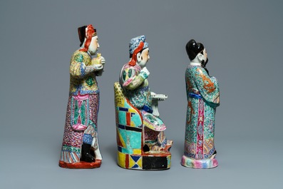 Drie diverse Chinese famille rose figuren, 19/20e eeuw