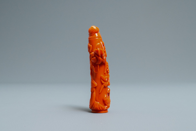 Une tabati&egrave;re en corail rouge figurant des oiseaux parmi fleurs, Chine, 19/20&egrave;me