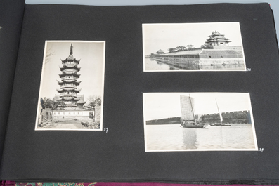 Un album de photos en noir et blanc d'un voyage en Chine, vers 1900-1920
