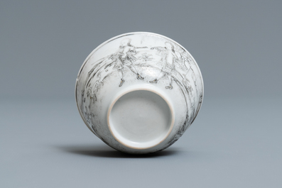 Une tasse et soucoupe en porcelaine de Chine grisaille &agrave; d&eacute;cor d'Europ&eacute;ens, Yongzheng