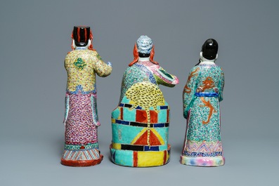 Drie diverse Chinese famille rose figuren, 19/20e eeuw