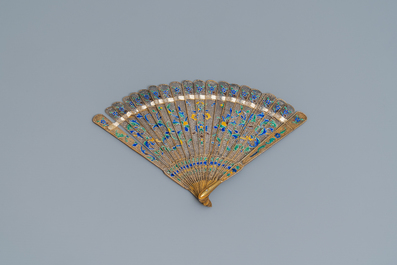 Deux &eacute;ventails en filigrane d'argent et argent &eacute;maill&eacute;, Chine, 19&egrave;me