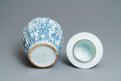 Une grande garniture de cinq vases en fa&iuml;ence de Delft en bleu et blanc, 19&egrave;me