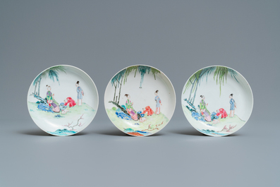 Trois tasses et soucoupes en porcelaine de Chine famille rose, Yongzheng