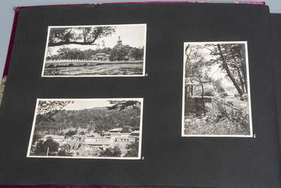 Un album de photos en noir et blanc d'un voyage en Chine, vers 1900-1920