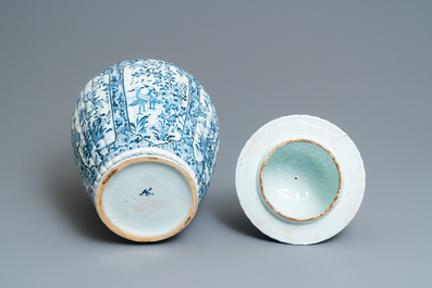 Une grande garniture de cinq vases en fa&iuml;ence de Delft en bleu et blanc, 19&egrave;me
