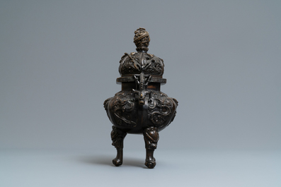 A Chinese bronze censer and cover, Xuande mark, 19/20th C.