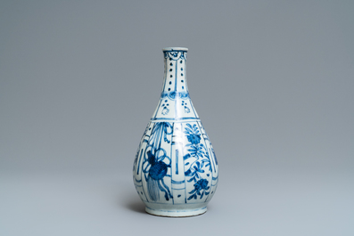 A Chinese blue and white kraak porcelain charger, a vase, a crow cup and a small plate, Wanli