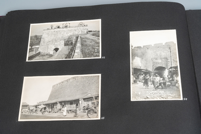 Un album de photos en noir et blanc d'un voyage en Chine, vers 1900-1920