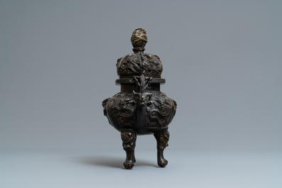 A Chinese bronze censer and cover, Xuande mark, 19/20th C.