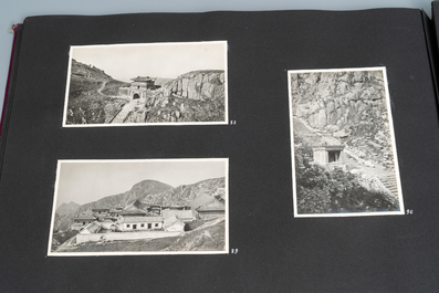 Un album de photos en noir et blanc d'un voyage en Chine, vers 1900-1920
