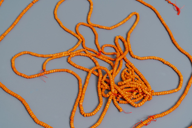 Une collection de colliers et perles en corail rouge, Chine, 19/20&egrave;me