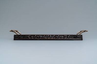Deux plateaux en bois aux anses et plaques en argent, Chine, 19&egrave;me