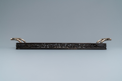 Deux plateaux en bois aux anses et plaques en argent, Chine, 19&egrave;me