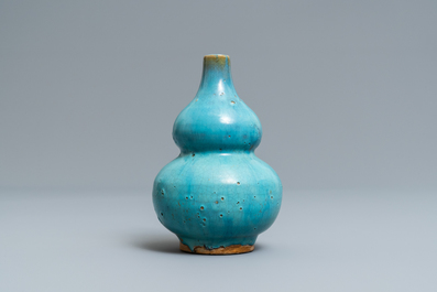 A Chinese monochrome turquoise junyao-style double gourd vase, 19/20th C.