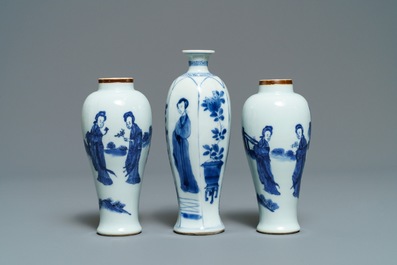 Three Chinese blue and white vases and a dish, Transitional period and Kangxi