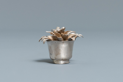 Un br&ucirc;le-parfum tripod exceptionnel en argent, Chine, 19&egrave;me