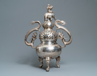 Un br&ucirc;le-parfum tripod exceptionnel en argent, Chine, 19&egrave;me