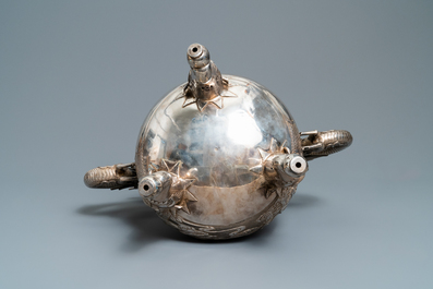 Un br&ucirc;le-parfum tripod exceptionnel en argent, Chine, 19&egrave;me