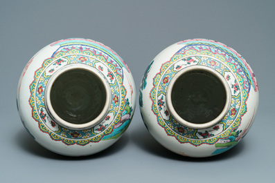 Une paire de vases en porcelaine de Chine famille rose &agrave; d&eacute;cor de figures dans un jardin, Yongzheng