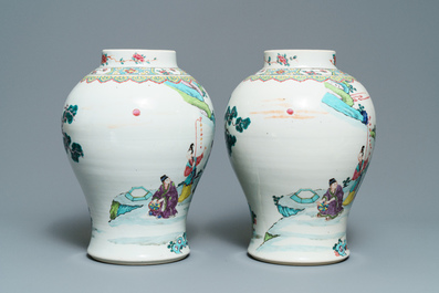 Une paire de vases en porcelaine de Chine famille rose &agrave; d&eacute;cor de figures dans un jardin, Yongzheng