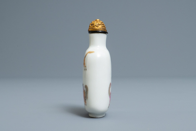Une tabati&egrave;re imp&eacute;riale en porcelaine de Chine famille rose &agrave; d&eacute;cor 'Bajuntu', marque et &eacute;poque de Daoguang