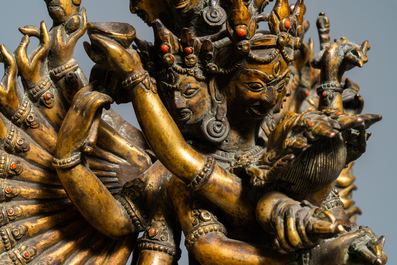 Une grande figure de Kapaladhara Hevajra en bronze dor&eacute; incrust&eacute; de corail, Sino-Tibet, 18/19&egrave;me