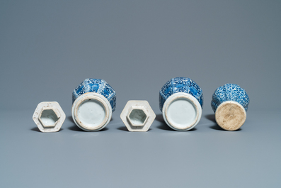 Zes Chinese blauw-witte vazen, Kangxi