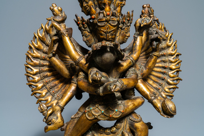 Une grande figure de Kapaladhara Hevajra en bronze dor&eacute; incrust&eacute; de corail, Sino-Tibet, 18/19&egrave;me