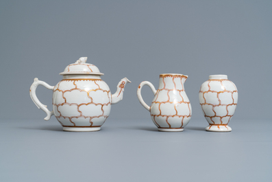 A Chinese iron-red and gilt 30-piece tea service with a butterfly, Qianlong