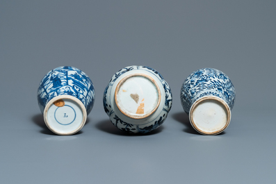 Zes Chinese blauw-witte vazen, Kangxi