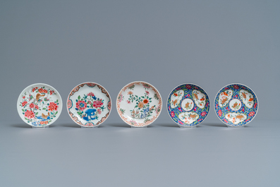 Douze tasses et soucoupes en porcelaine de Chine famille rose, Yongzheng/Qianlong
