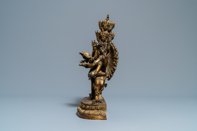 Une grande figure de Kapaladhara Hevajra en bronze dor&eacute; incrust&eacute; de corail, Sino-Tibet, 18/19&egrave;me