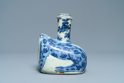 A Chinese blue and white kraak porcelain frog-shaped kendi, Wanli