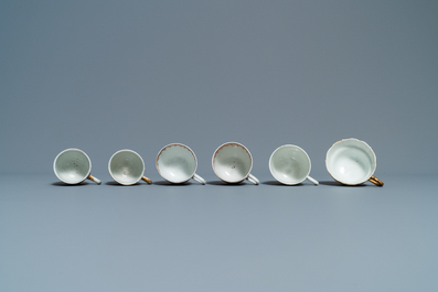 Six tasses et soucoupes en porcelaine de Chine famille rose &agrave; d&eacute;cor mandarin, Qianlong