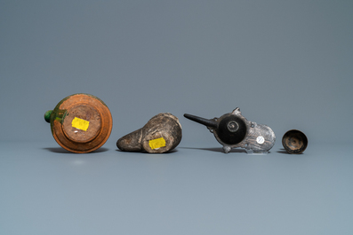 Quinze lampes &agrave; huile en bronze et c&eacute;ramique, art islamique, 16&egrave;me et apr&egrave;s
