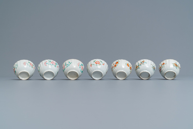Douze tasses et soucoupes en porcelaine de Chine famille rose, Yongzheng/Qianlong