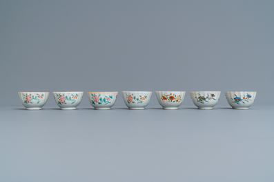 Douze tasses et soucoupes en porcelaine de Chine famille rose, Yongzheng/Qianlong
