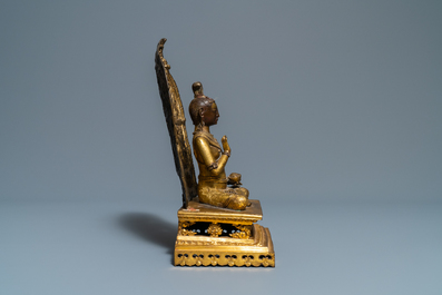 Une figure du Bouddha en bronze dor&eacute;, Sino-Tibet, 17/18&egrave;me